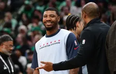 Toujours beaucoup d’amour… mais un fan expulsé pour Marcus Smart à Boston