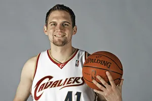 Lance Allred, le premier sourd à jouer en NBA