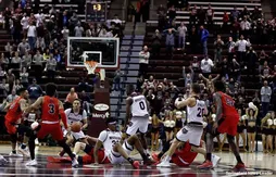 NCAA  : le buzzer beater complètement fou de Missouri State !