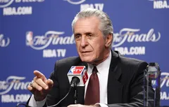 Pat Riley défend LeBron James contre les rumeurs