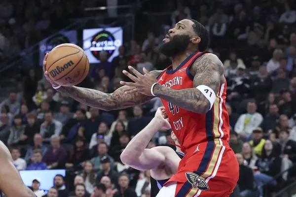 Les Pelicans récompensent la renaissance de Saddiq Bey