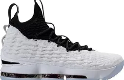 Nike : la LeBron 15 en noir et blanc