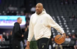 Vin Baker suit Giannis Antetokounmpo à Miami