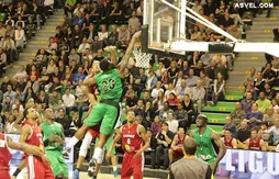 Pro A : Travis Leslie posterize Alexis Ajinça
