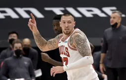Daniel Theis s’engage avec les Rockets