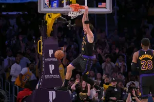 Les Lakers ressortent le « Showtime » face aux Cavaliers