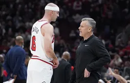 Alex Caruso réaggrave sa blessure au pied