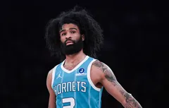 Charles Lee prévient Coby White de ne pas faire du LaMelo Ball