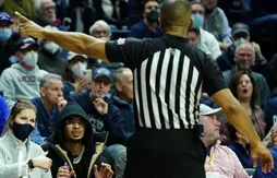 De retour à UConn comme spectateur, James Bouknight se fait virer par un arbitre