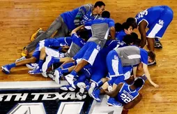 Alex Poythress blessé au genou… pendant la célébration de la victoire