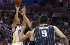 Stephen Curry va-t-il atteindre les 400 3-points réussis ? Le point après 70 matches