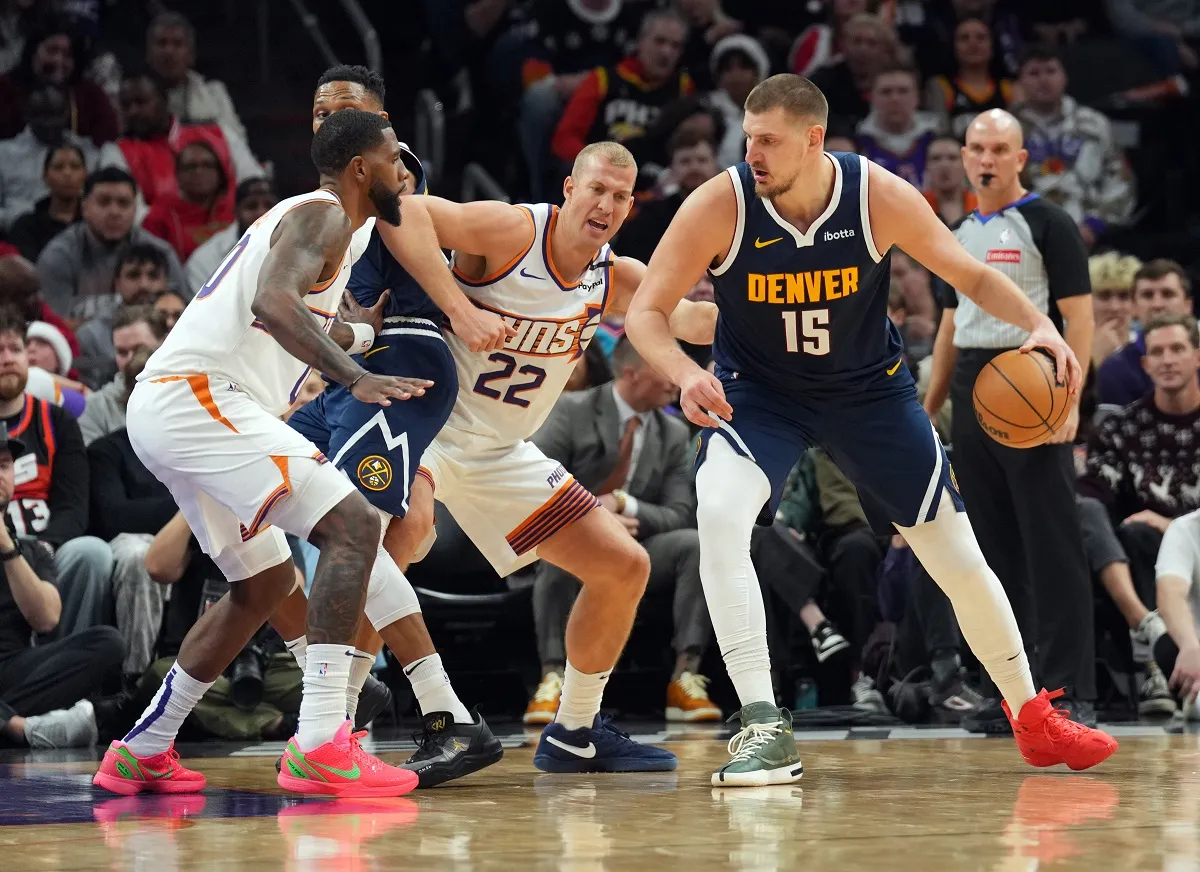 Nikola Jokic (Nuggets) contre les Suns