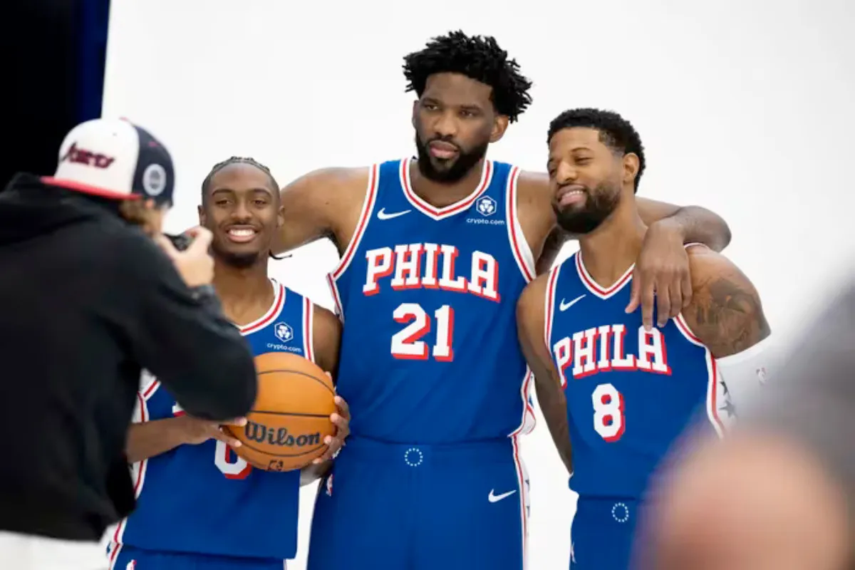 Paul George et Joel Embiid