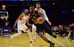 LeBron James éteint les Suns et envoie les Lakers dans le dernier carré