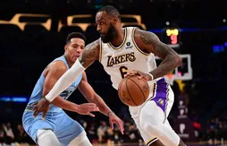 Même si c’est contraire aux règles des Grizzlies, Desmond Bane porte des LeBron aux pieds