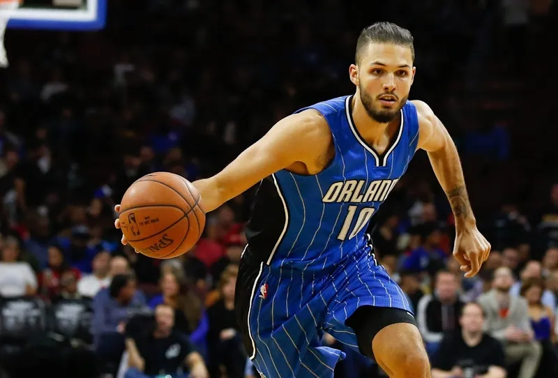 Evan Fournier s'amuse des vannes sur sa coupe de cheveux