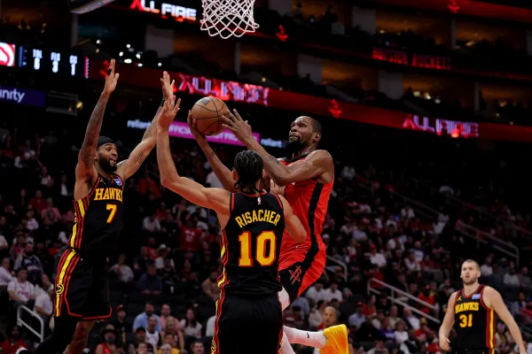 Les Rockets mettent fin à la belle série des Hawks