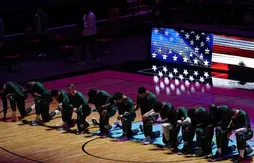 Abasourdie par la “prise” du Capitole américain, la NBA remet le genou à terre