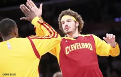 Les Cavaliers ont offert une bague de champion à Anderson Varejao