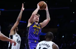 Les Lakers enchaînent tranquillement face aux Spurs