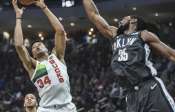 Giannis Antetokounmpo voit triple pour repousser le banc de Brooklyn