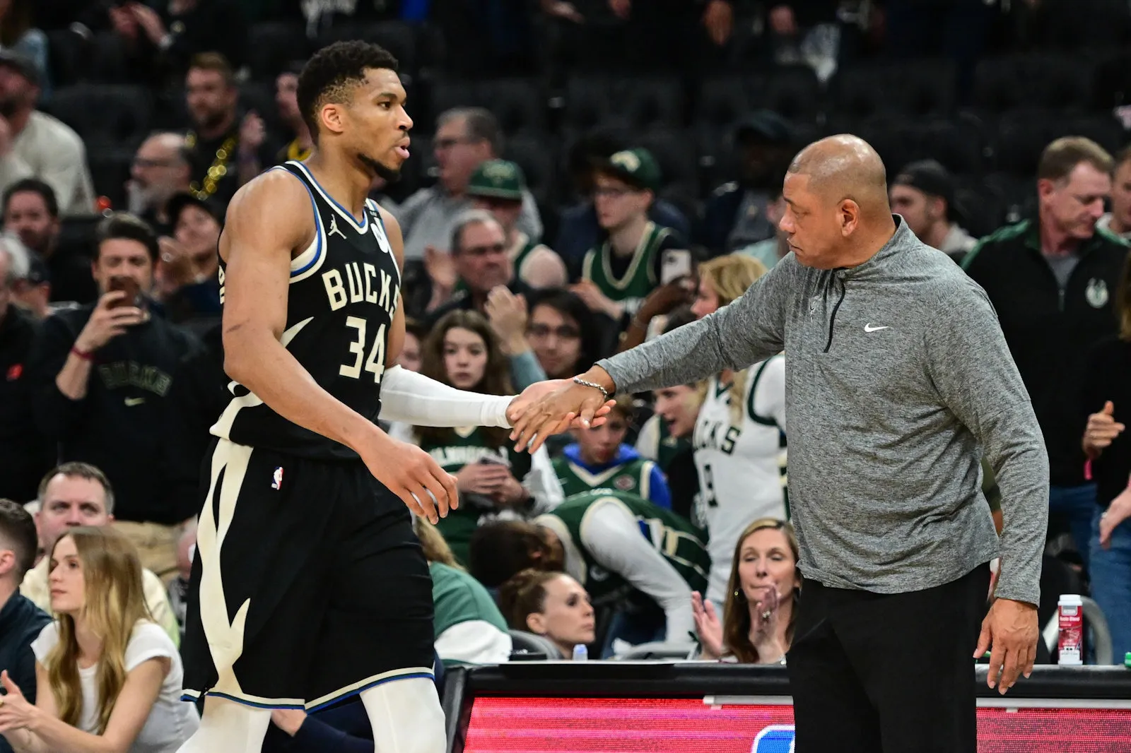 giannis bucks