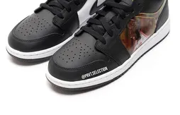 Quand la Air Jordan 1 Low “Hologram” en met plein la vue