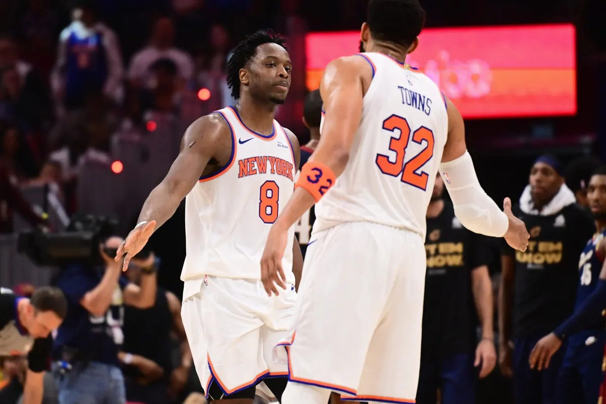 OG Anunoby et Karl-Anthony Towns (Knicks) contre les Cavaliers lors du Game 4