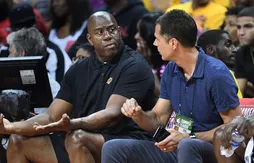 Magic Johnson accuse Rob Pelinka, le GM des Lakers, de l’avoir “poignardé dans le dos”