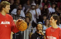 Dirk Nowitzki remercie Steve Nash et Michael Finley pour l’avoir sauvé du mal du pays