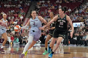 Marina Mabrey (30 points) résiste au retour du duo Ionescu-Stewart