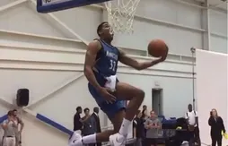 Karl-Anthony Towns passe un Rider à la séance photo des rookies