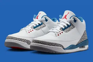 Un bain de minuit pour la Air Jordan 3 « True Blue »