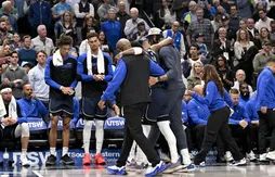 Les Mavericks perdent Kyrie Irving pour la saison !