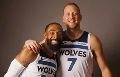 Un an de plus pour Joe Ingles aux Wolves