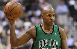Ray Allen (32 pts) et Rajon Rondo (triple double) donnent la main aux Celtics