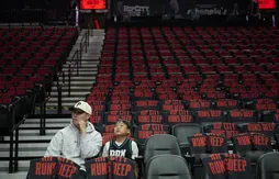 « Financez les gens, pas les milliardaires » : à Portland, les travaux du Moda Center irritent de plus en plus