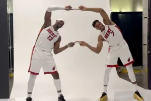 Giannis Antetokounmpo et Bam Adebayo en Son Goku et Vegeta
