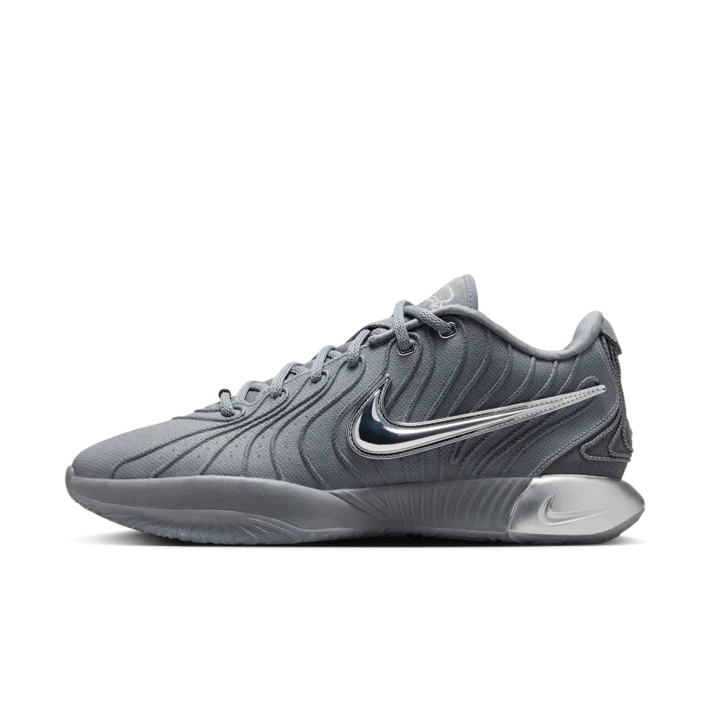 Le nouveau coloris de la LeBron 21 se présente avec le fameux gris 