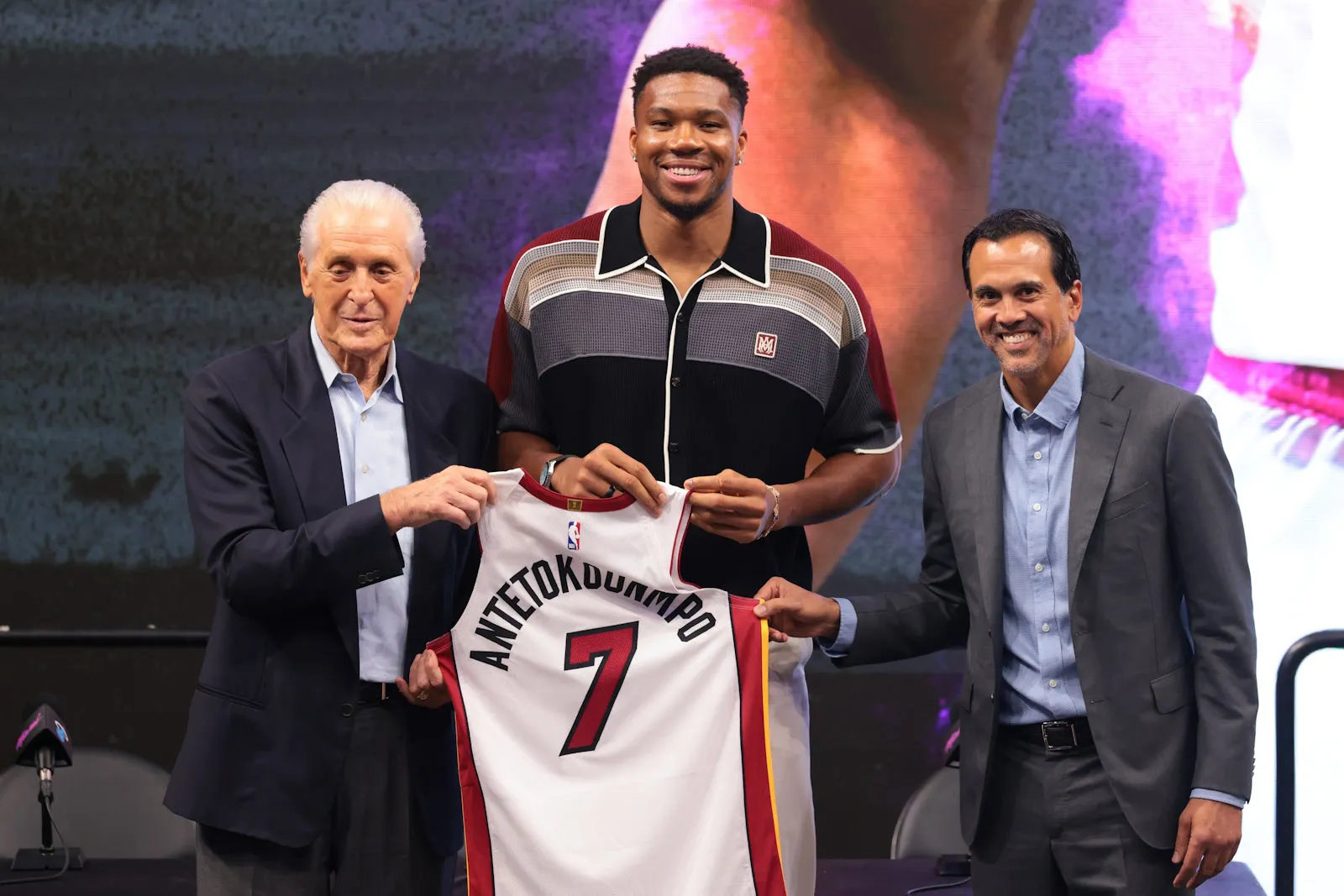 Giannis Antetokounmpo explique pourquoi il a laissé le numéro 34 à Milwaukee