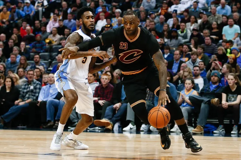 Denver - Cleveland : LeBron James se fâche