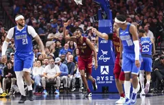 Evan Mobley et les Cavs ne s’arrêtent pas de gagner à Dallas