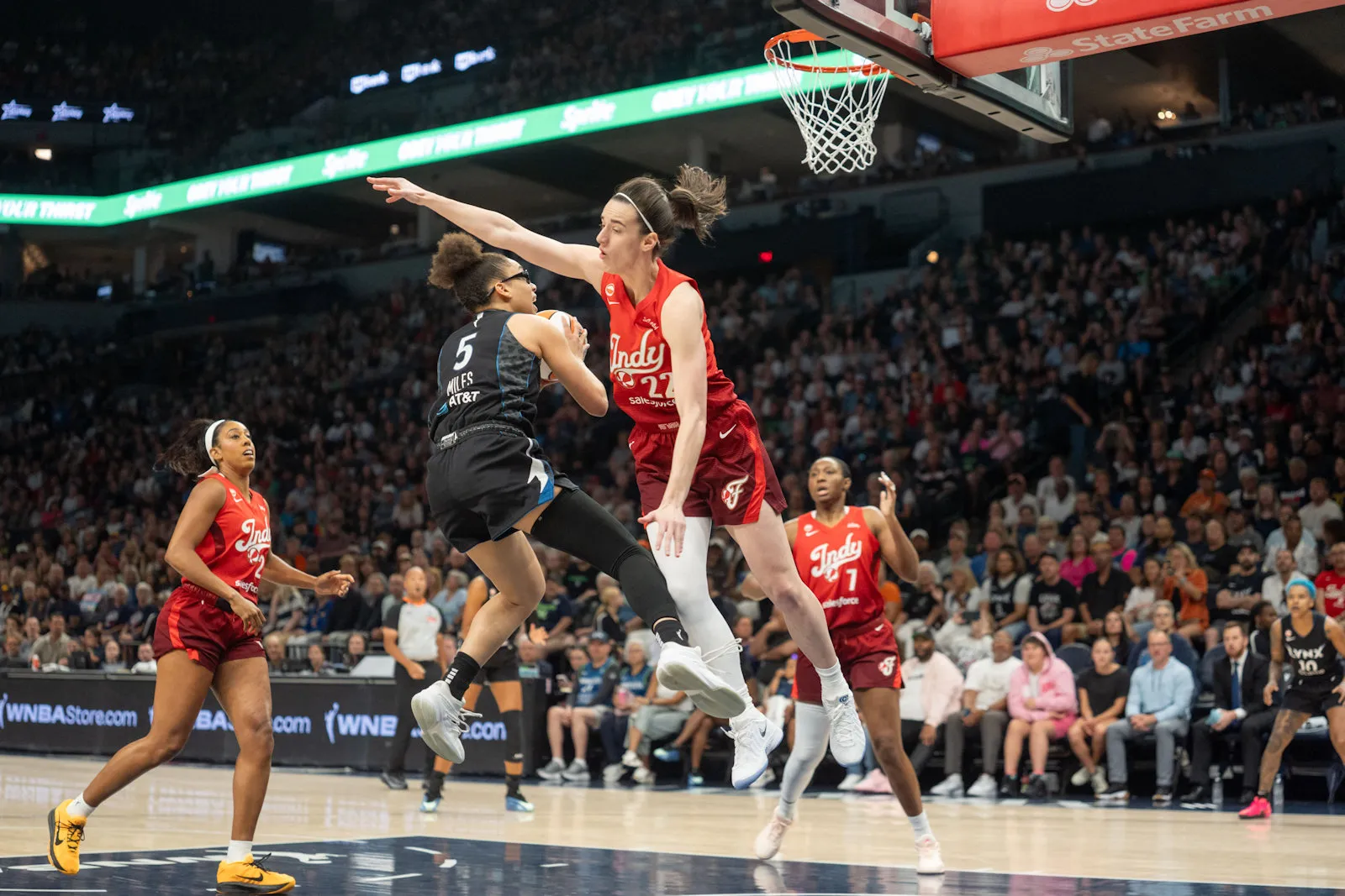 Les Lynx résistent au Fever pour remporter leur 10e victoire de suite !