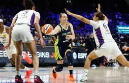 Paige Bueckers et Arike Ogunbowale viennent à bout des Sparks