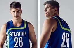 Un maillot bleu pour… les Hawks !