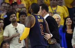 Kyrie Irving blessé sur un contact ?