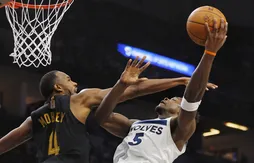 Les yeux rougis, les Wolves dominent les Cavaliers
