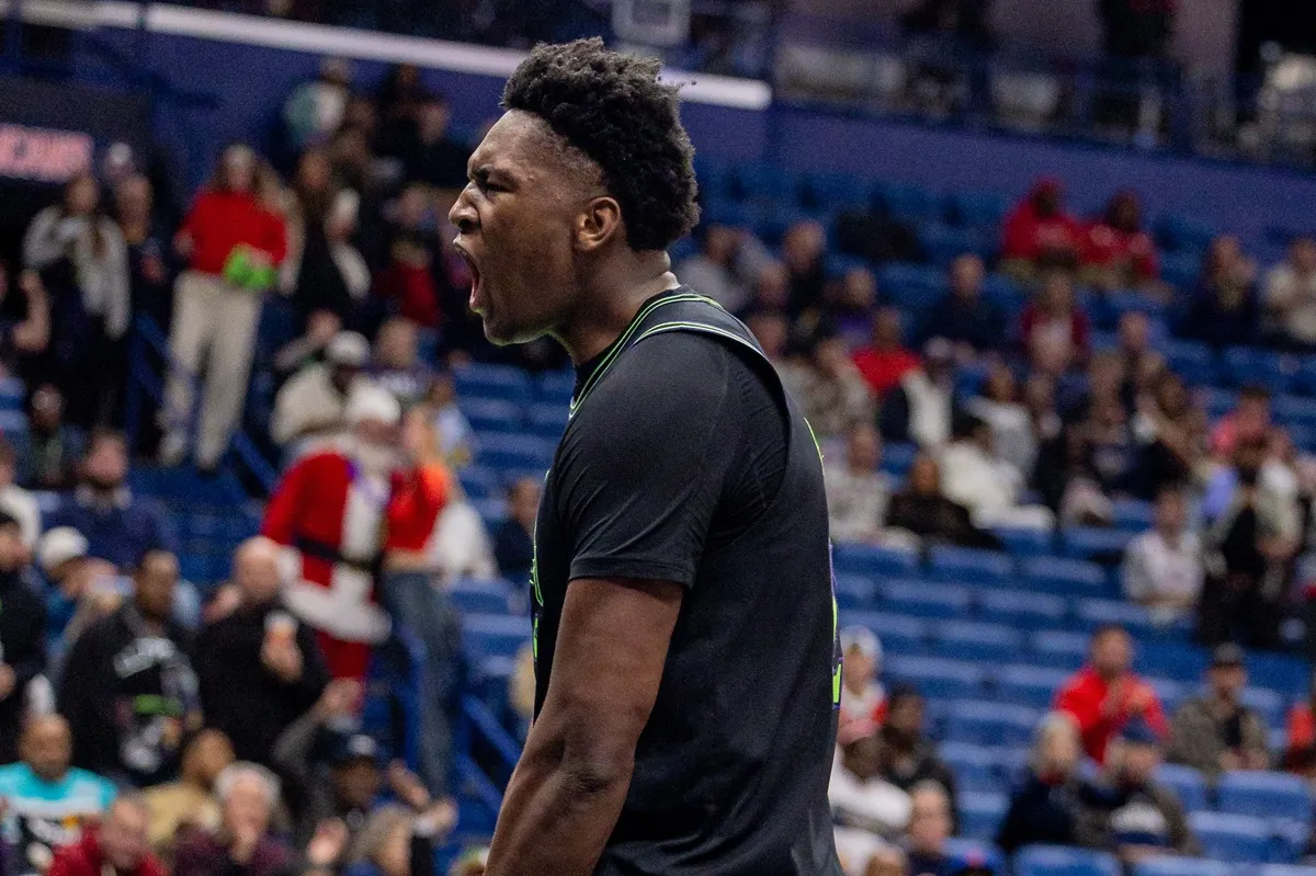 Derik Queen (Pelicans) contre les Spurs