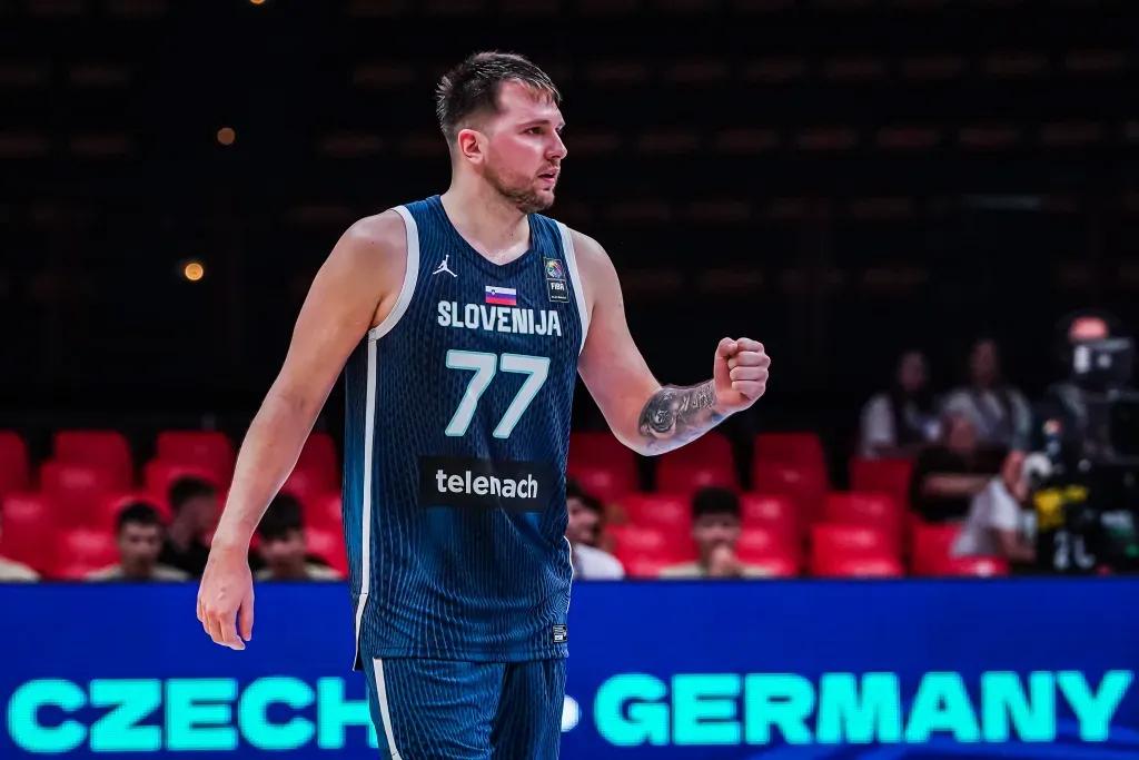 Luka Doncic avec la Slovénie contre la Nouvelle-Zélande (crédit photo : FIBA)