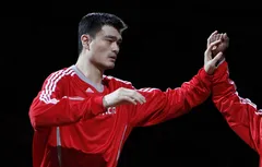 Le 26 juin 2002, les Rockets draftent Yao Ming en première position